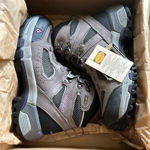 Vasque Breeze 2.0 GTX Goretex Hiking Boots Gargoyle/African Violet Size 8 Womens